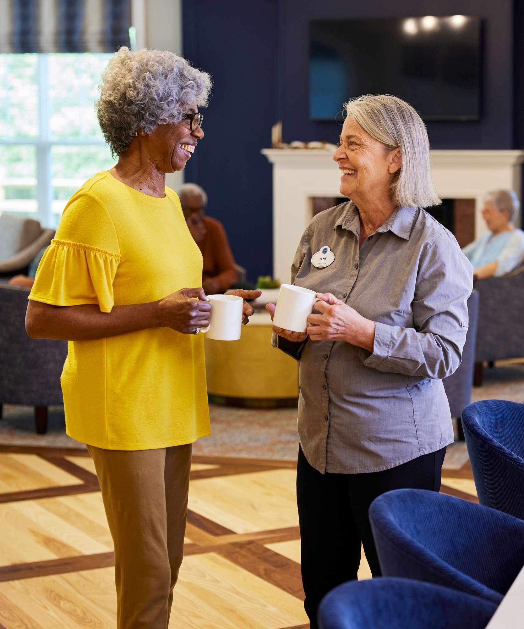 Arbor leadership team manager chatting with a senior resident